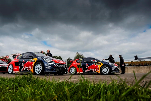 Four PEUGEOT 208 WRXs on the  prowl at Lydden Hill